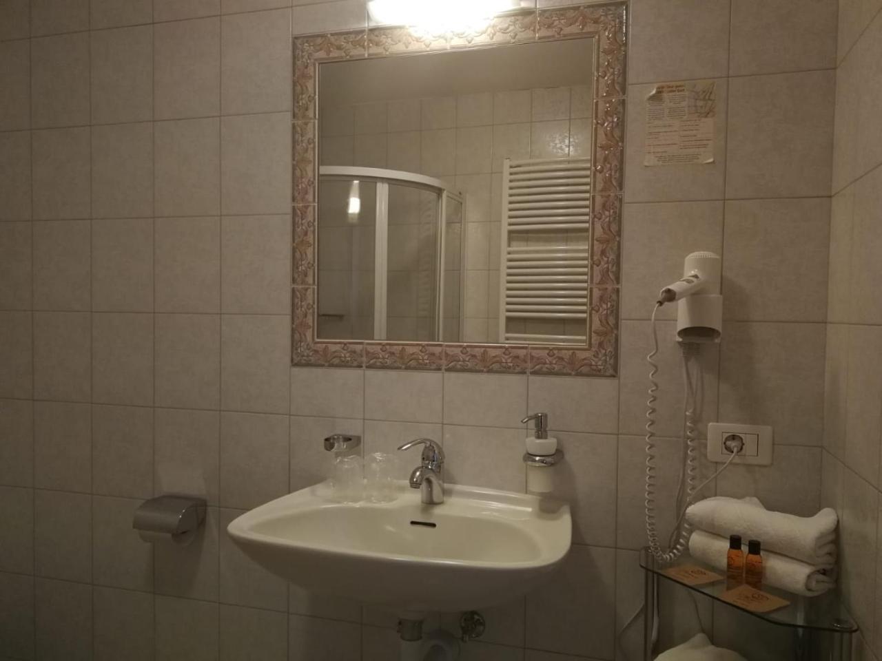 فندق ماليس فينوستافي  Gasthaus Weisskugel المظهر الخارجي الصورة